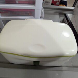 OXO Tot Perfect Pull Wipes Dispenser